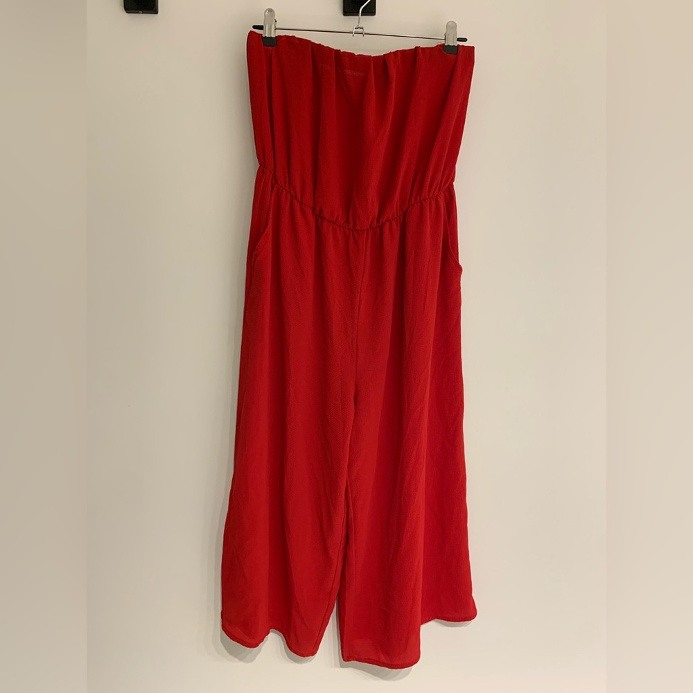 Red strapless cropped romper with pockets! Size small.
